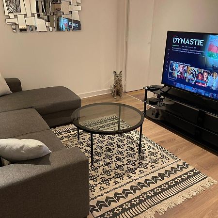 Le Black & White, Hyper Centre - Paisible- Wifi Hd- Netflix- Proche Gare -Ideal Couple Et Business Niort Ngoại thất bức ảnh