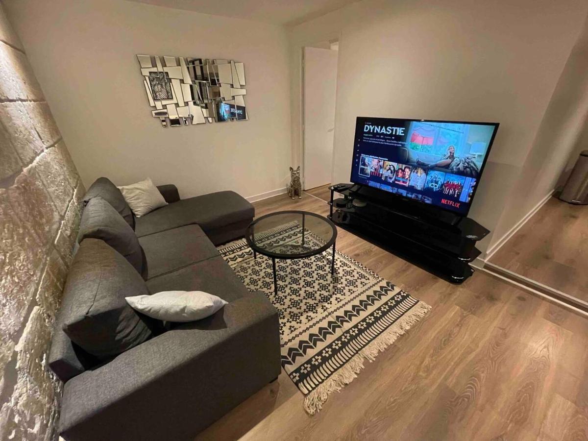 Le Black & White, Hyper Centre - Paisible- Wifi Hd- Netflix- Proche Gare -Ideal Couple Et Business Niort Ngoại thất bức ảnh